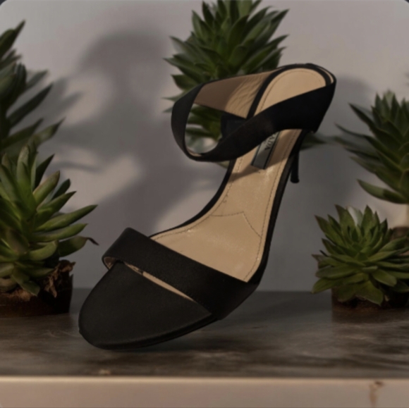 Prada Dress Woman high heels - Picture 2 of 2